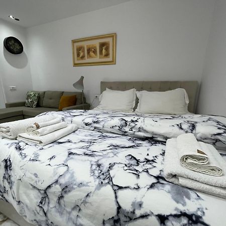 Midnight Apartments Τίρανα Εξωτερικό φωτογραφία