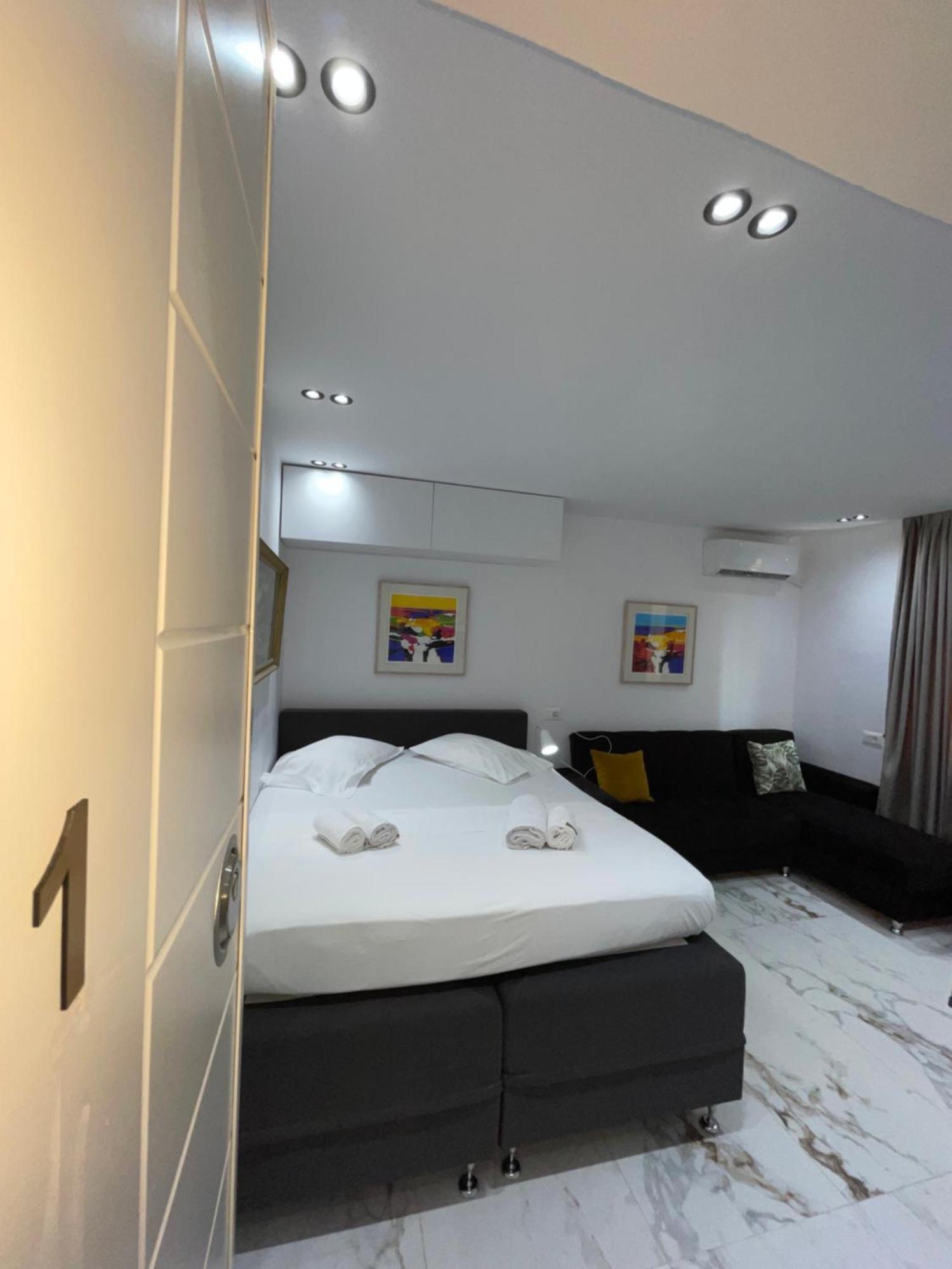 Midnight Apartments Τίρανα Εξωτερικό φωτογραφία