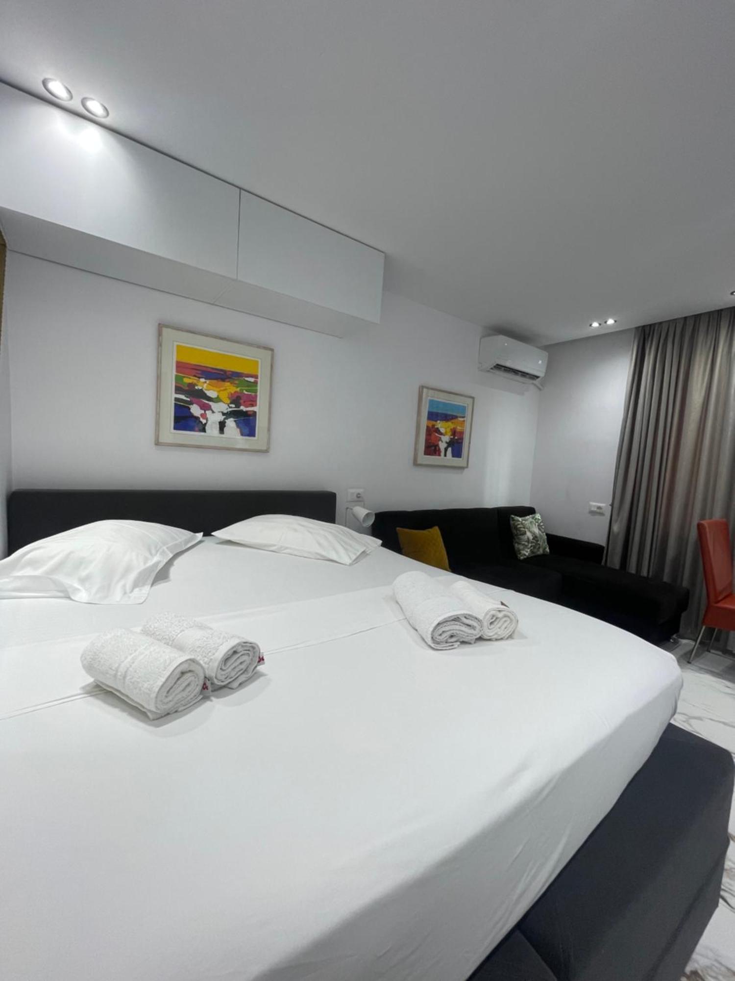 Midnight Apartments Τίρανα Εξωτερικό φωτογραφία