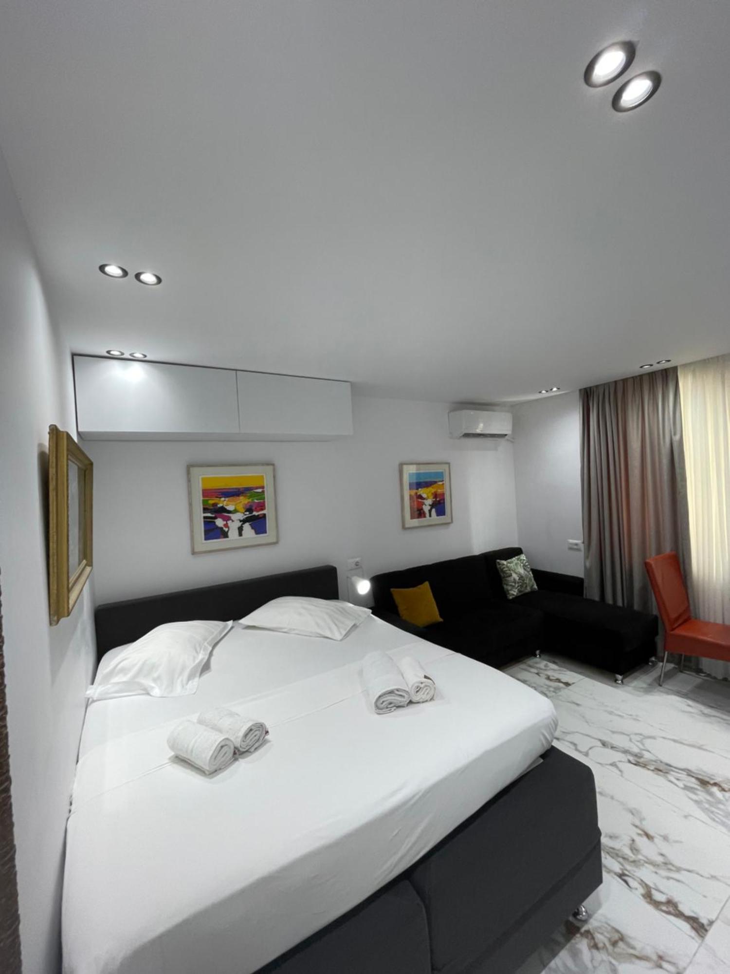 Midnight Apartments Τίρανα Εξωτερικό φωτογραφία