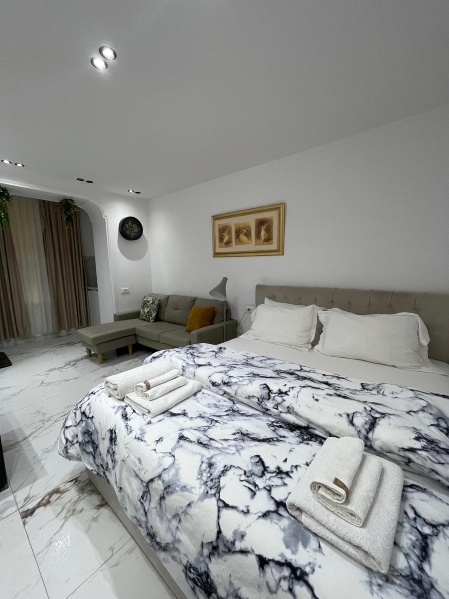 Midnight Apartments Τίρανα Εξωτερικό φωτογραφία