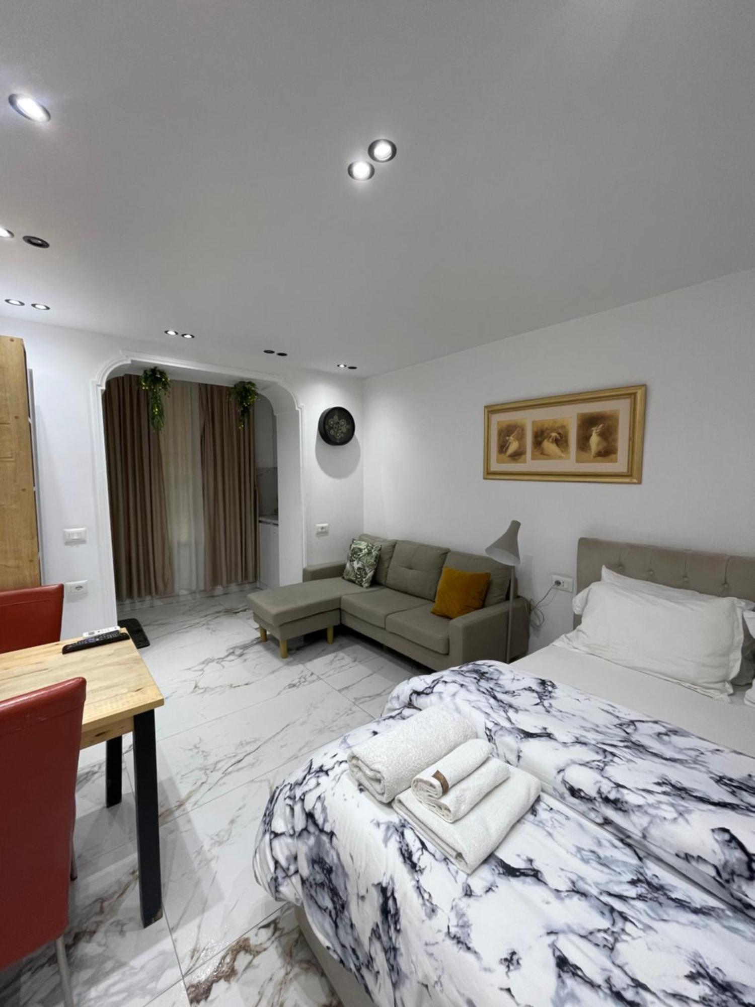 Midnight Apartments Τίρανα Εξωτερικό φωτογραφία