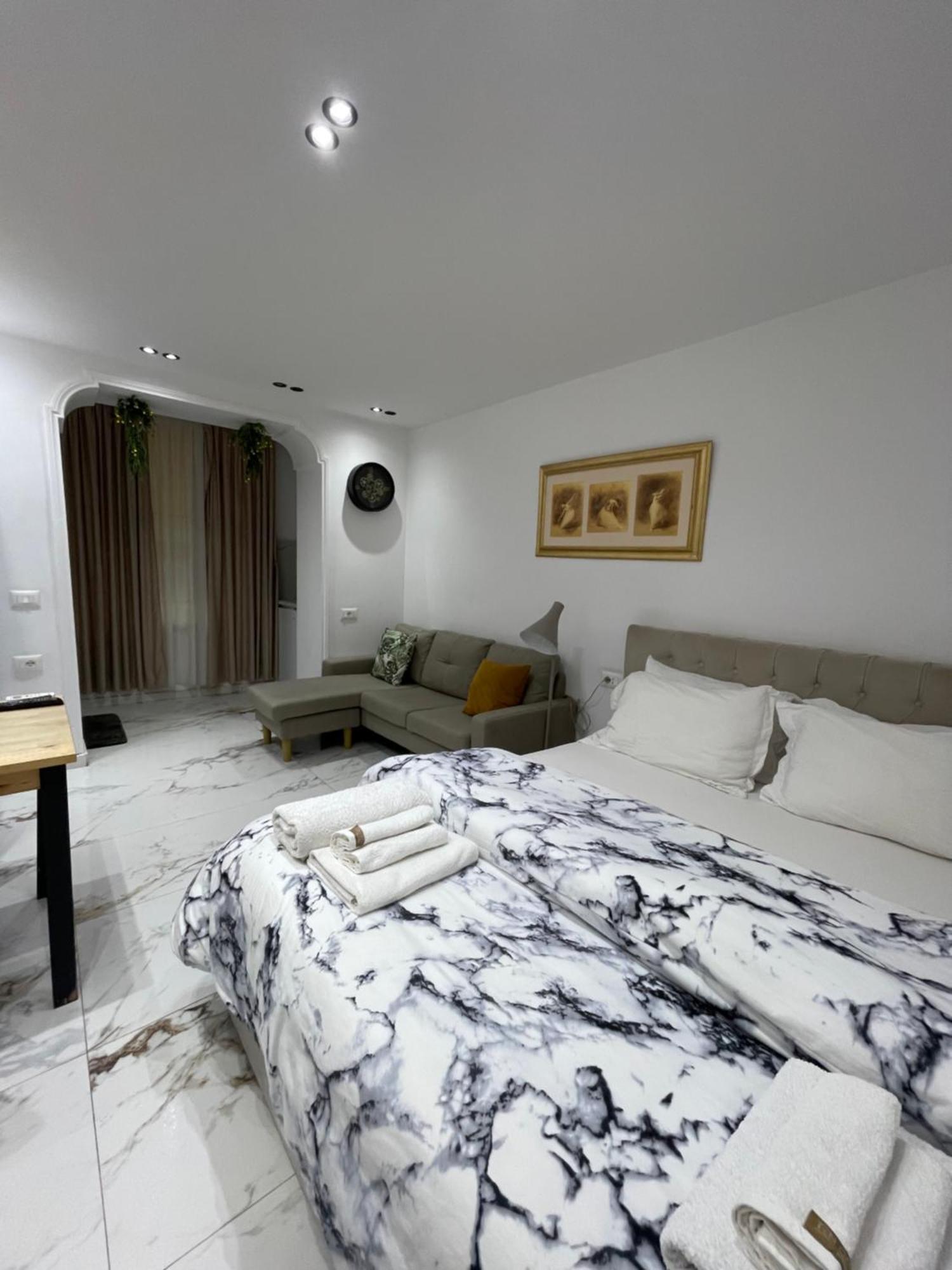 Midnight Apartments Τίρανα Εξωτερικό φωτογραφία